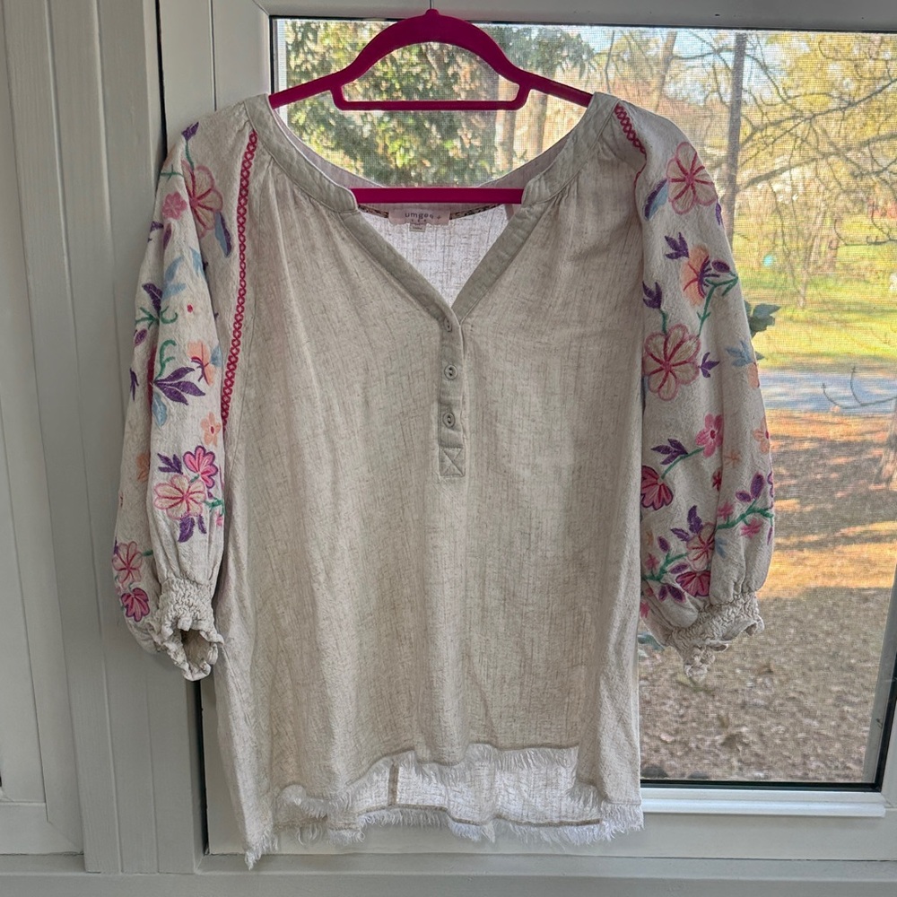 Umgee Beige Linen Blend Floral Embroidered Blouse size 1X
